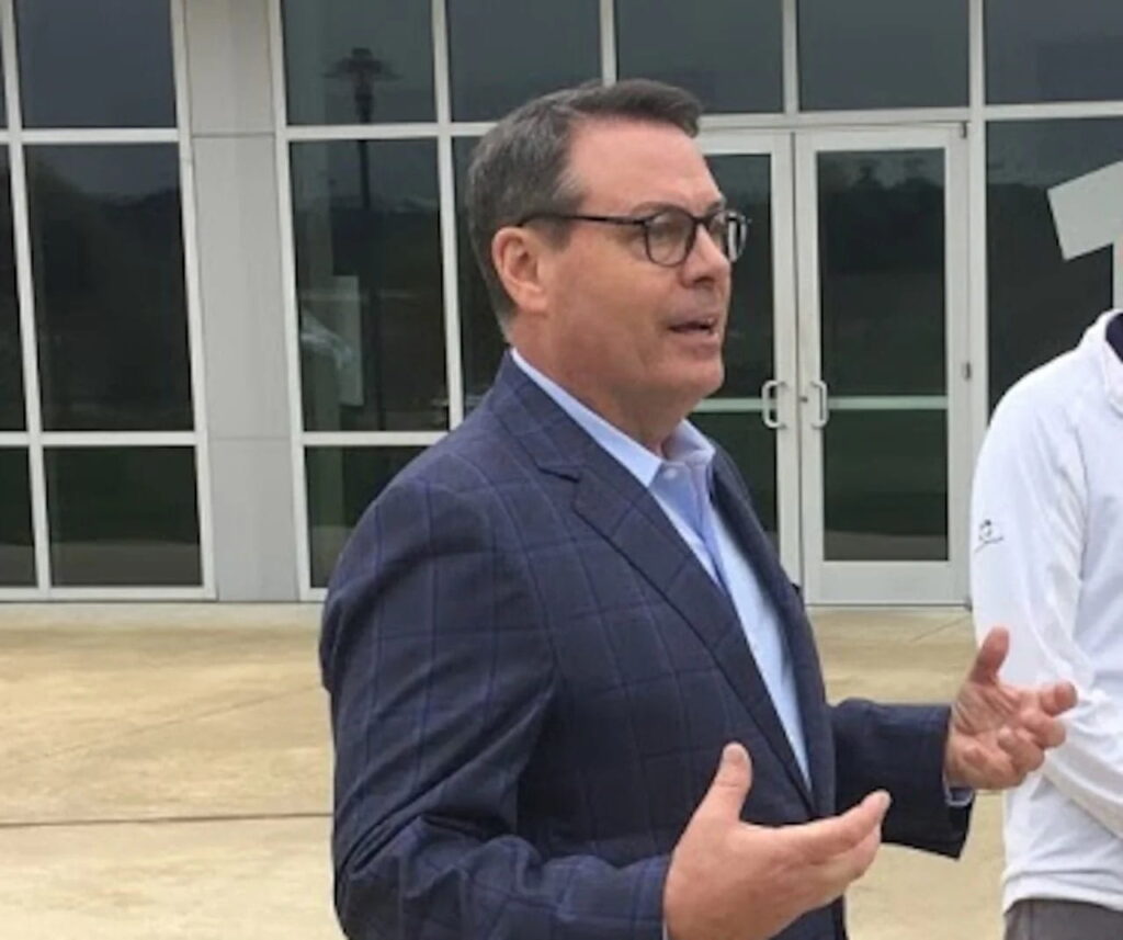 Pastor Chris Hodges Salary: